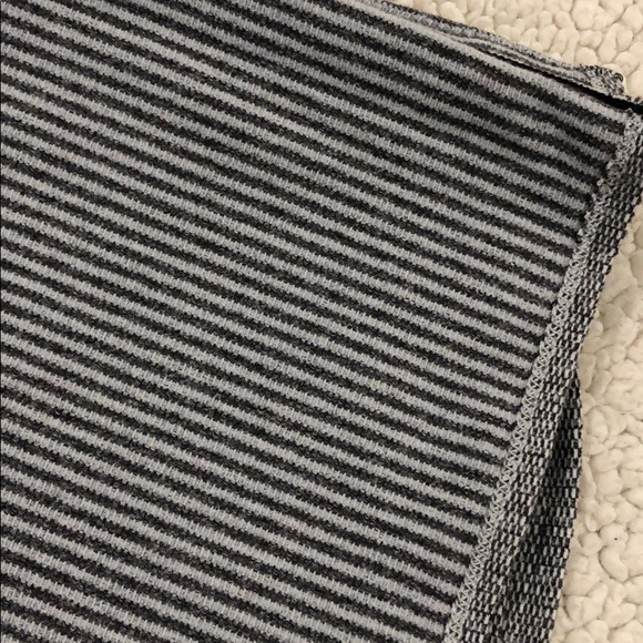 Lululemon 🍋 Infinity Scarf - Picture 4 of 4